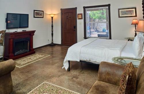Fredericksburg House | Fredericksburg Escape Wineries & Hot Tub