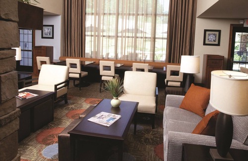 Lanham Apartment | Free Breakfast! Convenient Location Near Gov't Offices!