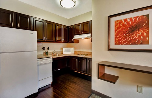 Middleton Condo | Free Breakfast. Pool and Hot Tub. Downtown Location. Near the University of Wisconsin-Madison!