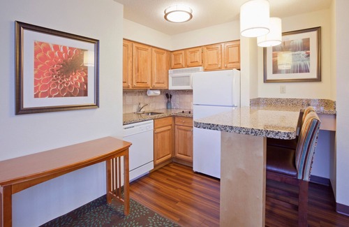 Maple Grove Condo | Free Breakfast. Pool & Hot Tub. Gym. Close to Albertville Premium Outlets!