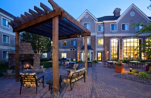 Maple Grove Condo | Free Breakfast. Pool & Hot Tub. Gym. Close to Albertville Premium Outlets!
