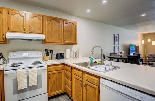Madison Apartment | Free Covered Parking & Laundry. Dishwasher.