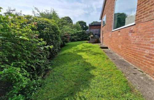 Gatley House | Free Parking Home In Gatley by City SuperHost