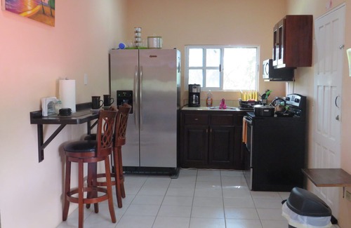 Ladyville House | Free Parking. Wifi. Kitchen. Washer Dryer. Air Conditioning. Close to Airport.