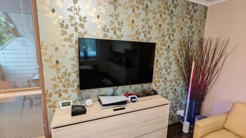 Harrachov Apartment | FREE WELLNESS & SPA MULTIMEDIA APARTMENT - SNÍDANĚ V CENĚ - ZDARMA VSTUP DO WELLNESS, VÍŘIVÉ VANY, SOLNÁ SAUNA, FINSKÁ SAUNA, PARNÍ SAUNA, MASÁŽE, PLAYSTATION 5 a HRY, SKLEP, MODERNÍ VYBAVENÍ, PARKOVÁNÍ ZDARMA, VYBAVENÍ PRO DĚTI, KLIDNÁ LOKALITA