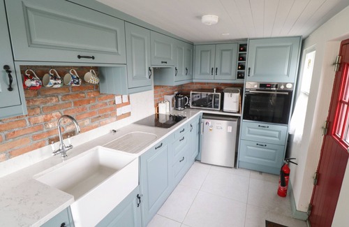 Keadue Cottage | FREEMANS COTTAGE, family friendly in Enniscrone, County Sligo