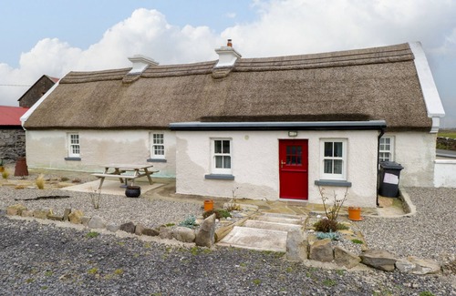 Keadue Cottage | FREEMANS COTTAGE, family friendly in Enniscrone, County Sligo