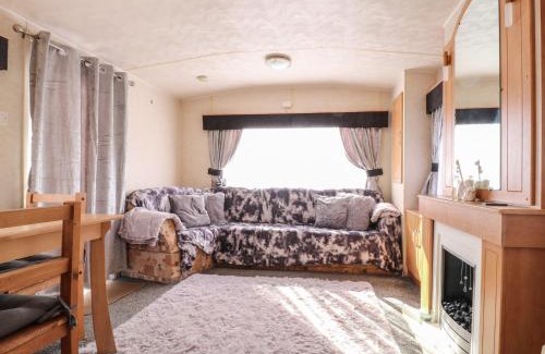 Earls Barton House | Freesia