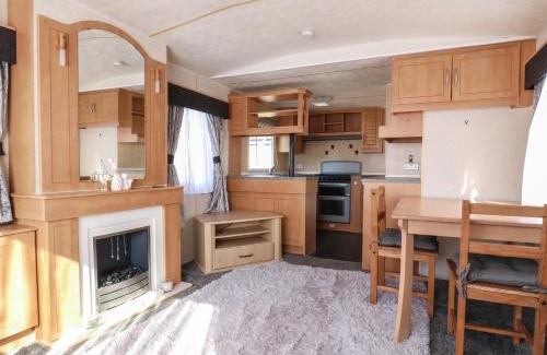 Earls Barton House | Freesia