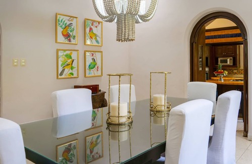 Merida Municipality Villa | French-Colonial Villa,Close to Paseo Montejo, Hotels and Restaurants!