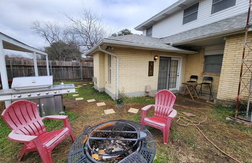 Arena District House | French Suite with Private Den in San Antonio