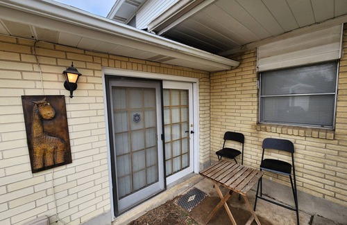 Arena District House | French Suite with Private Den in San Antonio