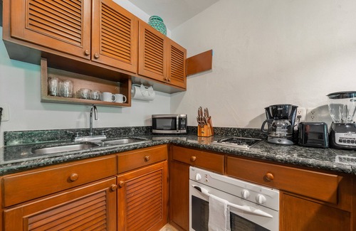 Centro - Supmza 001 Condo | Fresh and Clean Beachfront Ground Floor Condo #9 at Nautibeach