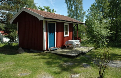 Brastad Cottage | Fresh cottage at beautiful Gullmarsfjorden with glass-enclosed porch