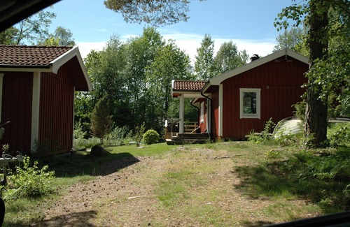 Brastad Cottage | Fresh cottage at beautiful Gullmarsfjorden with glass-enclosed porch