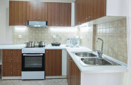 Keratsinion Apartment | Fresh Modern 1 Bd Apt w Balcony in Quiet Keratsini