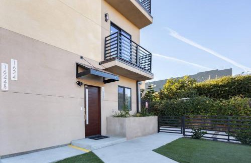 Historic Filipinotown House | Fresh & New Downtown La Condo!