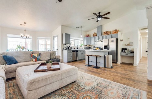 Bullhead City House | Freshwater Fun | Family Game Room & Pet Friendly