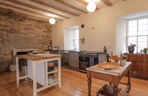 North Watten Cottage | FRESWICK CASTLE, pet friendly, with open fire in John O Groats