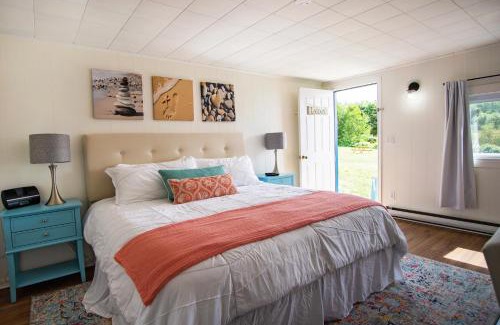 Welshpool Hotel | Friars Bay Inn & Cottages