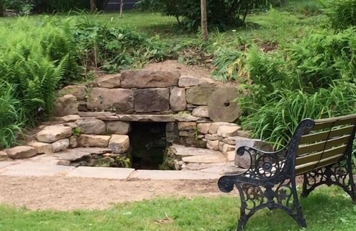 Ligonier House | Friendly home in the heart of Ligonier