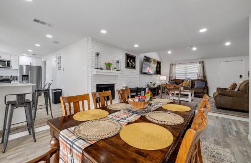 Frisco House | Frisco Getaway Hometel w the Spa and Outdoor Kitchen