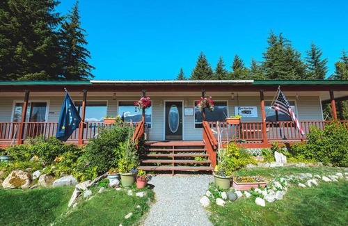 Haines Condo | Front Room Lynnview Lodge