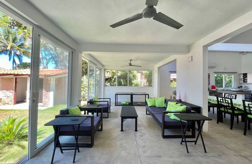 Barra de Santiago House | Front row beach ranch on the seafront in Barra de Santiago