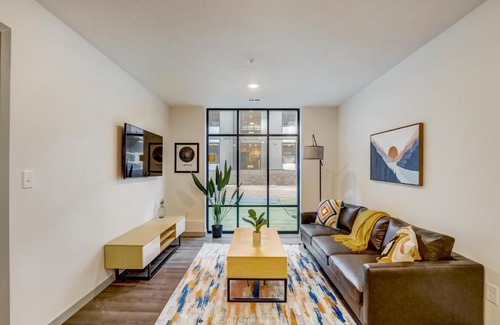 Downtown Lincoln Apartment | FRONTDESK Downtown Lincoln Apts near UNL and Haymarket Square
