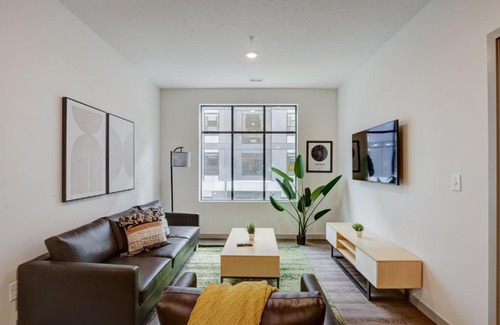 Downtown Lincoln Apartment | FRONTDESK Downtown Lincoln Apts near UNL and Haymarket Square