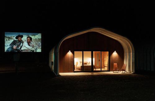 Center Hotel | Frontier Drive Inn