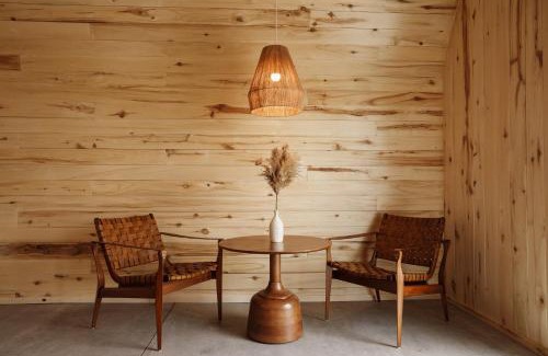 Center Hotel | Frontier Drive Inn