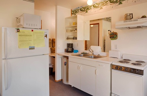 Oroville Cabin | Frontier-style cabin with kitchen & wood stove.