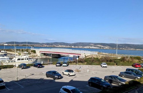 Frontignan Apartment | Frontignan, Appartement T2 Cabine 4 couchages à 100m de la plage.