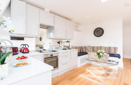 Parsons Green and Walham Apartment | Fulham Broadway 1 Bed - Sw Balcony - Pet Friendly