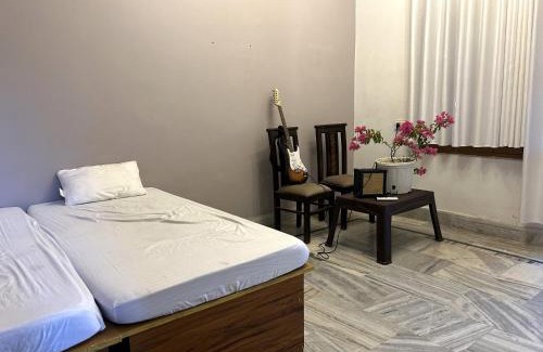 Sarnath Apartment | Full AC 2BHK with Kitchen near Temple