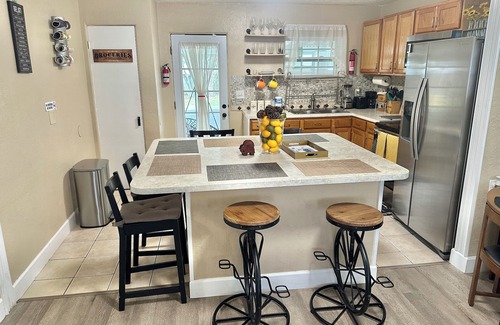 Clear Lake House | Full House with Big Fenced Backyard, Washer & Dryer and Pet-Friendly.