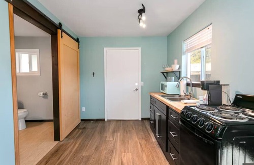 Grayland Hotel | Full-kitchen Studio | Pet-Friendly | Fireplace