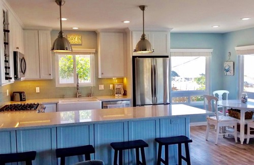 Cayucos House | FULL OCEAN VIEW! 3 minute walk to beach, WiFi, Dogs welcomed upon approval