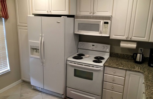 Bay Towne East Condo | Fully appointed, Walk To Bay And Park, Pet Friendly