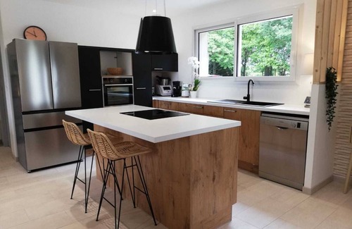 Saint-Etienne-d'Orthe House | Fully-equipped 3-bedroom house with pool, 30min from the ocean