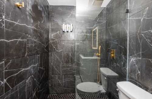 Houston Heights Apartment | Fully Equipped 1BR with King Bed, Pool & Free Parking