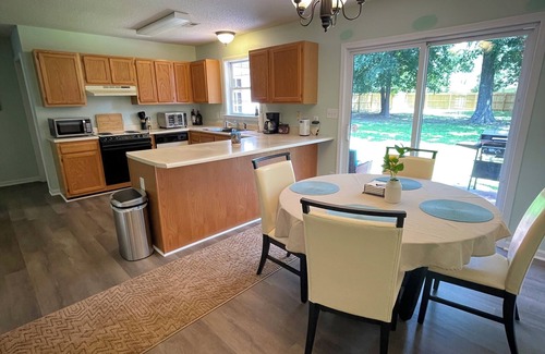Indian Trail House | Fully fenced 3-bedroom house with garage in quiet and delightful Indian Trail