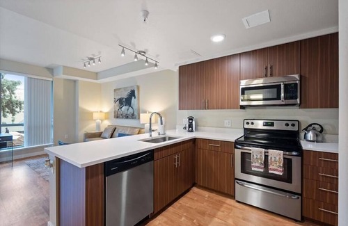 Downtown San Jose Apartment | Fully Furnished 1BR nr Airport | AC, Wifi, Full Kitchen w/Dining