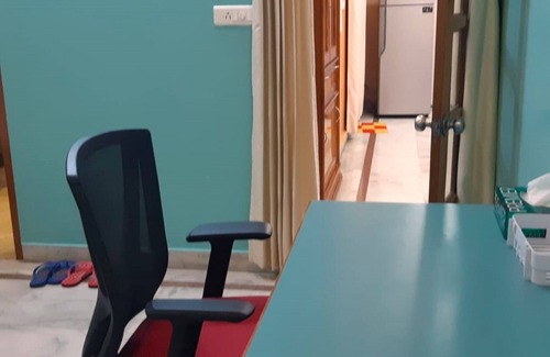 Gomti Nagar Villa | Fully Furnished 2BHK Suite - 2 rooms, lobby, kitchen, 2 bathrooms, Garden