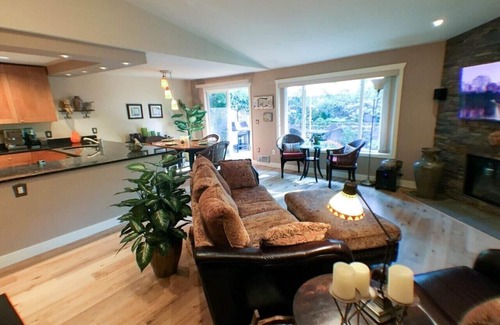 Moss Bay Condo | Fully furnished and remodeled tranquil setting in Kirkland.