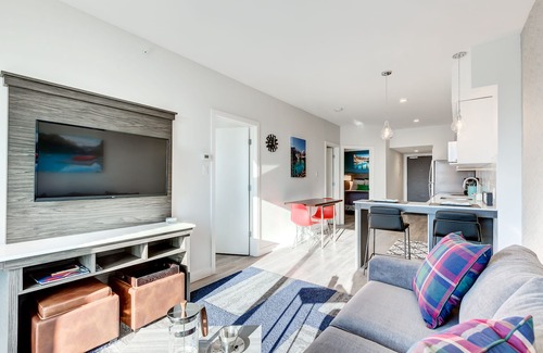 Crescent Heights Apartment | Fully Furnished Modern & Bright 2 Bedroom 2 Bathroom - views of downtown