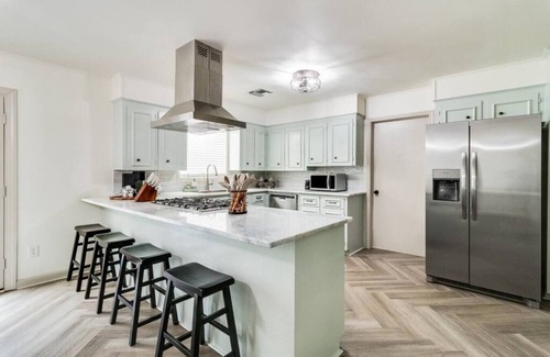 Crowley House | Fully renovated 3BR country escape in Crowley