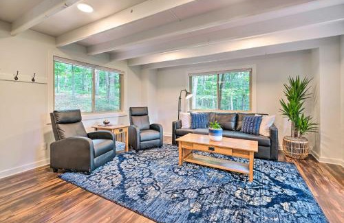 Broadway House | Fully Renovated Broadway Cabin with Private Hot Tub!