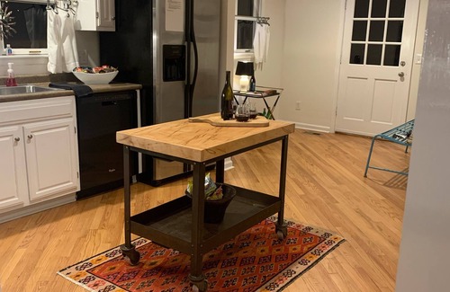 Saint Andrews House | Fully renovated campus home.